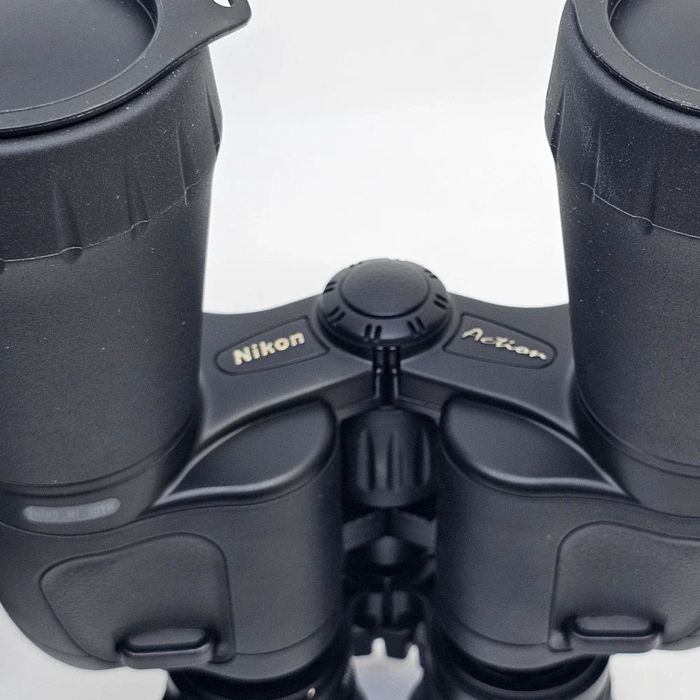 Nikon Action 10-22x50 3.8 at 10x Zoom Binoculars with Case and Accessories